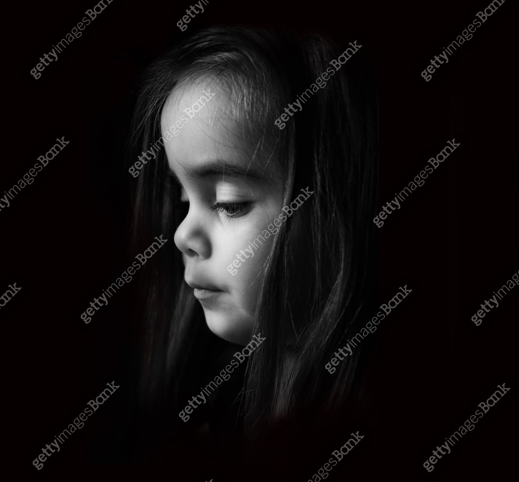 Low key Portrait of a young child 이미지 (530459775) - 게티이미지뱅크