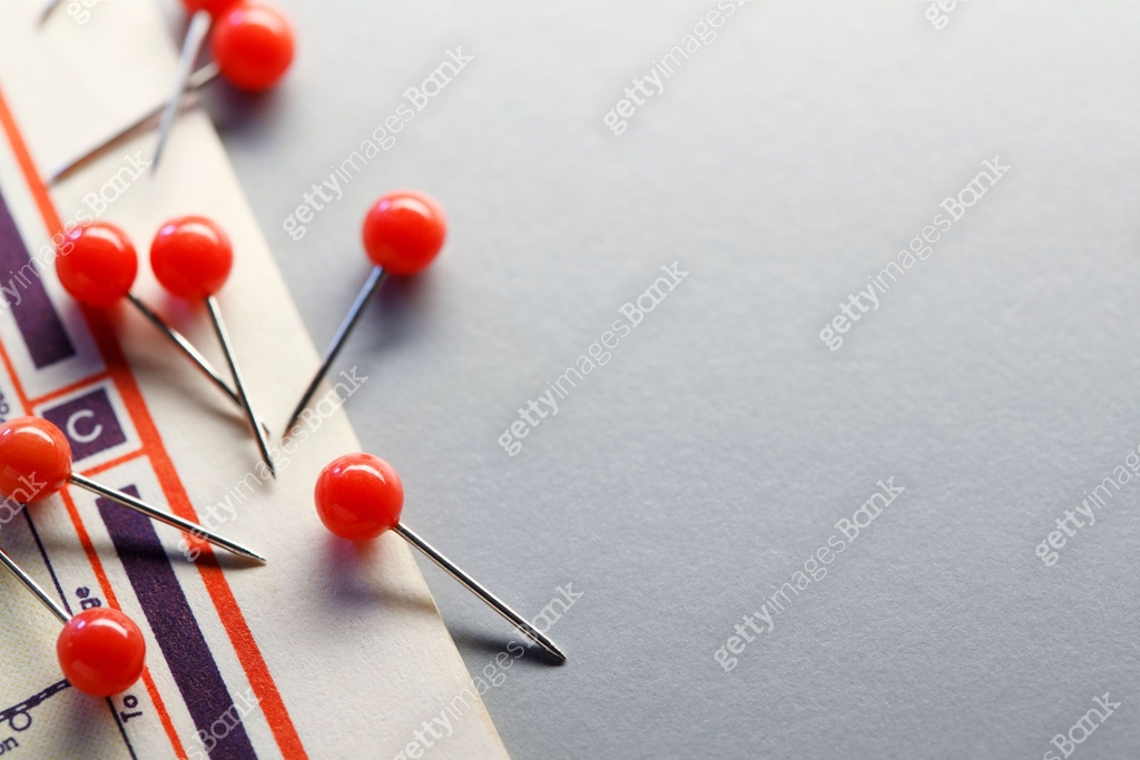 Group Of Push Pins Next To Stack Of Road Maps 이미지 (577969250) - 게티이미지뱅크