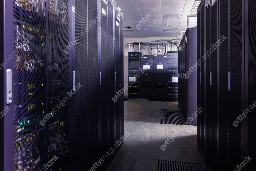 room data center rows of computer equipment 이미지 (490715560) - 게티이미지뱅크