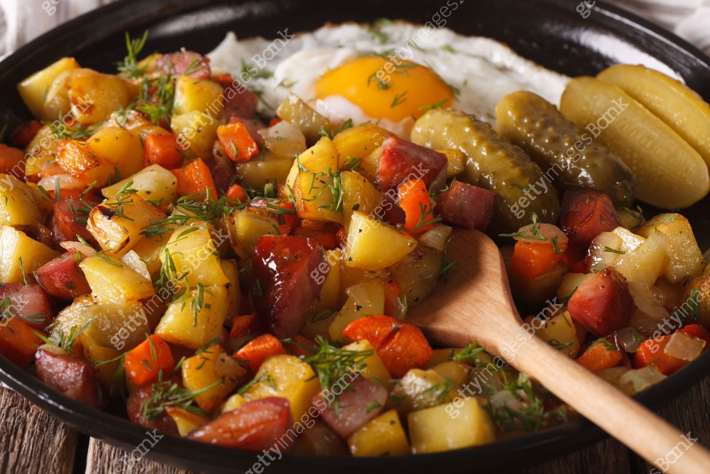 Pytipanna Swedish cuisine: pyttipanna with fried egg and pickled cucumbers 이미지 ...