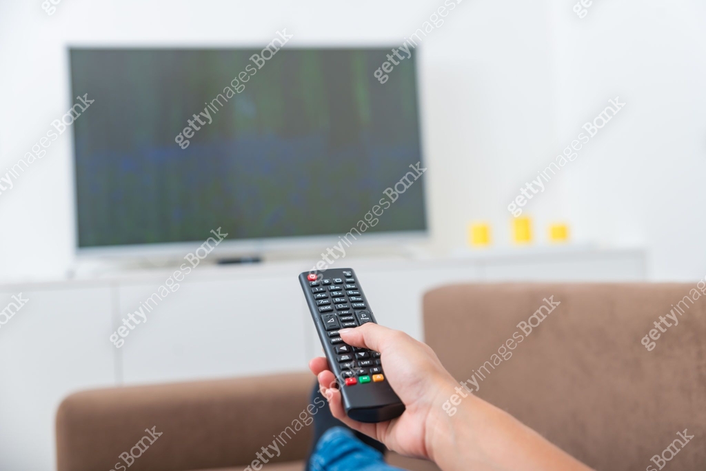Woman using TV Remote Control 이미지 (638910740) - 게티이미지뱅크