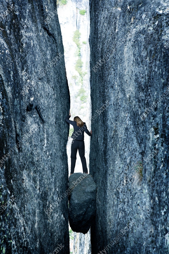 Businesswoman Attempts To Widen Opening Between Two Large Rocks 이미지 ...
