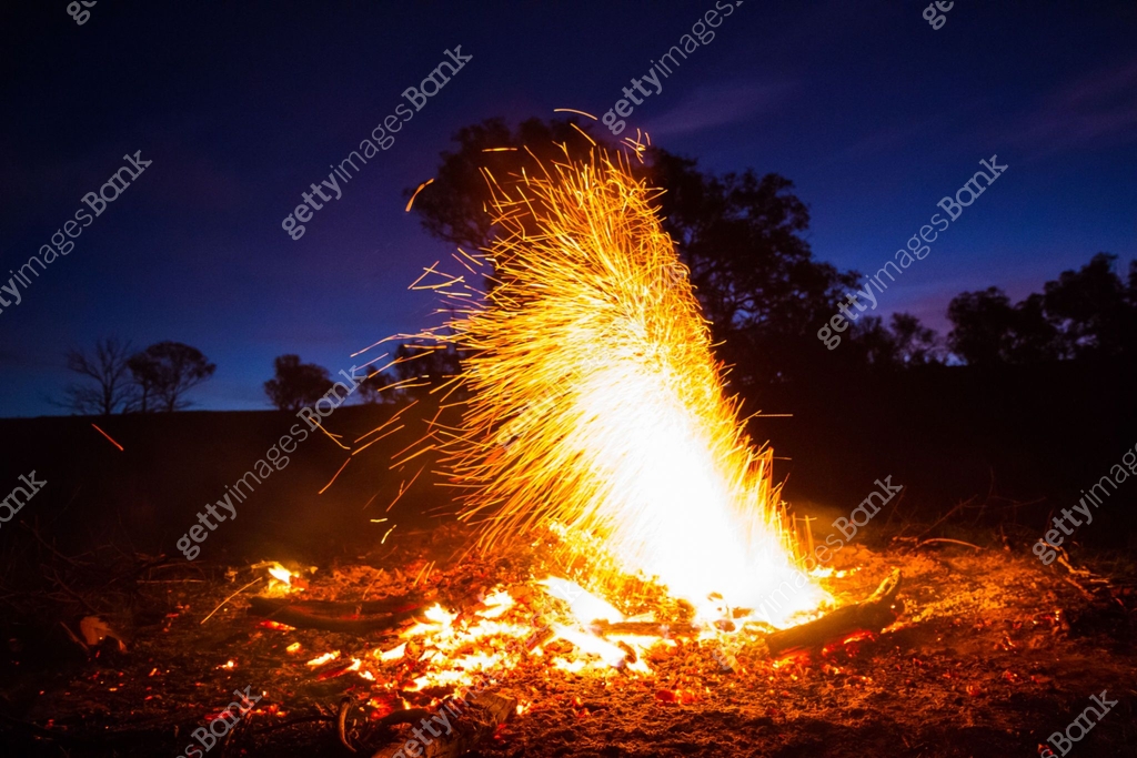 Explodes Out A bright orange column of fire explodes out from a bonfire 이미지 ...