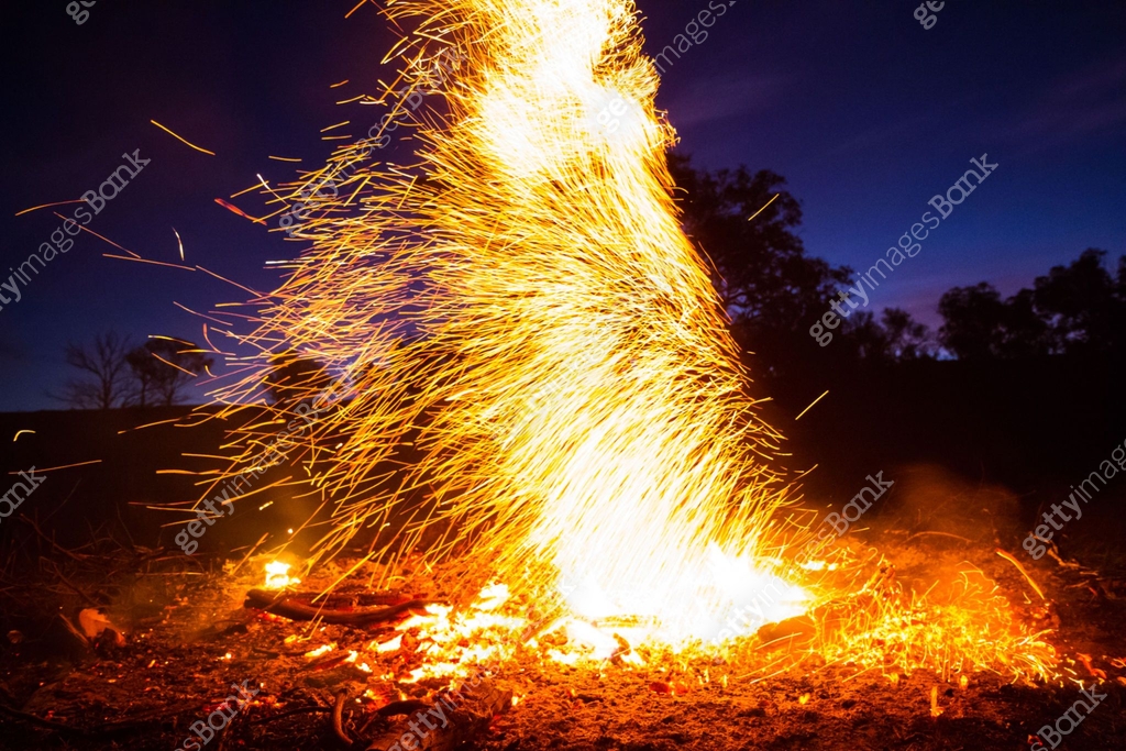 Explodes Out A bright orange column of fire explodes out from a bonfire 이미지 ...