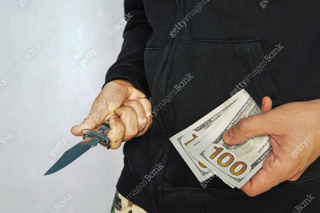 The threat of a knife. Night burglary. Extortion of money. 이미지 ...