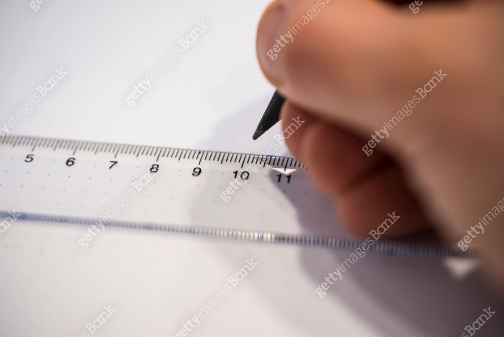 People Who Write Using A Ruler Person using a pen and a ruler 이미지 (912944930) - 게티이미지뱅크