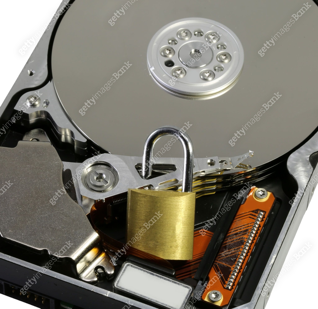 hard disk with a lock to secure data figuratively 이미지 (928095146) - 게티이미지뱅크