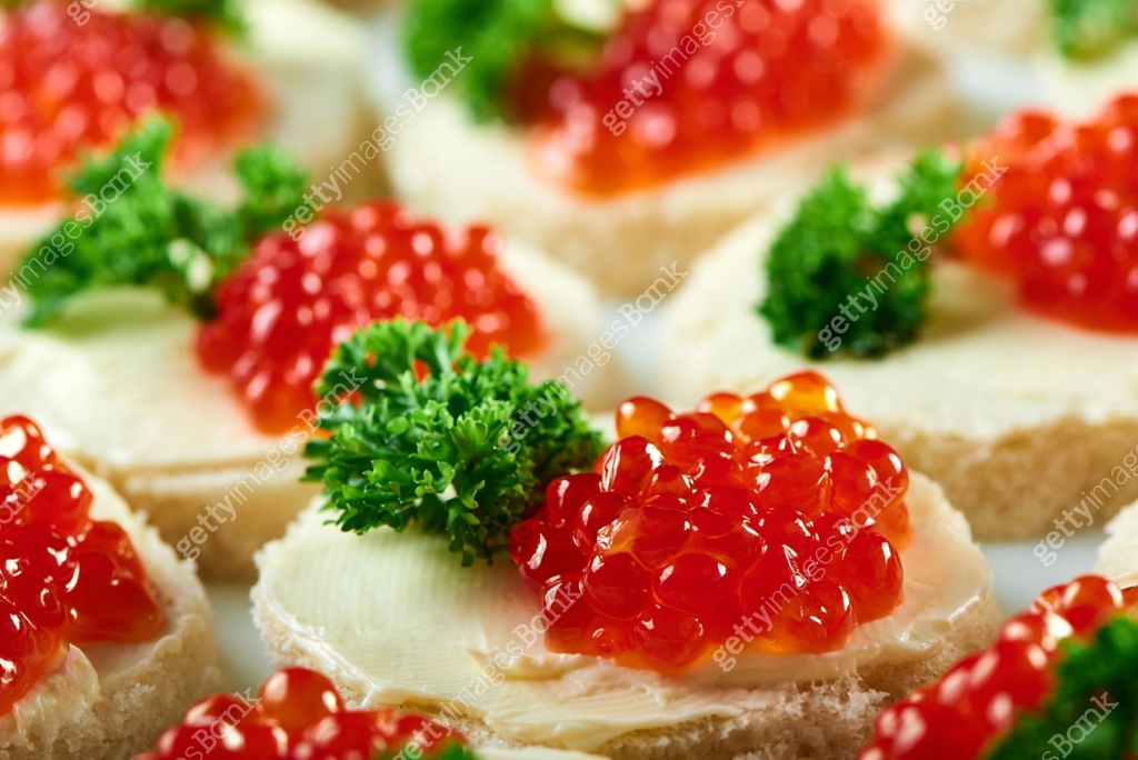Canapees with red caviar and parsley 이미지 (952094530) - 게티이미지뱅크 Canapees with red caviar and parsley 이미지 (952094530) - 게티이미지뱅크