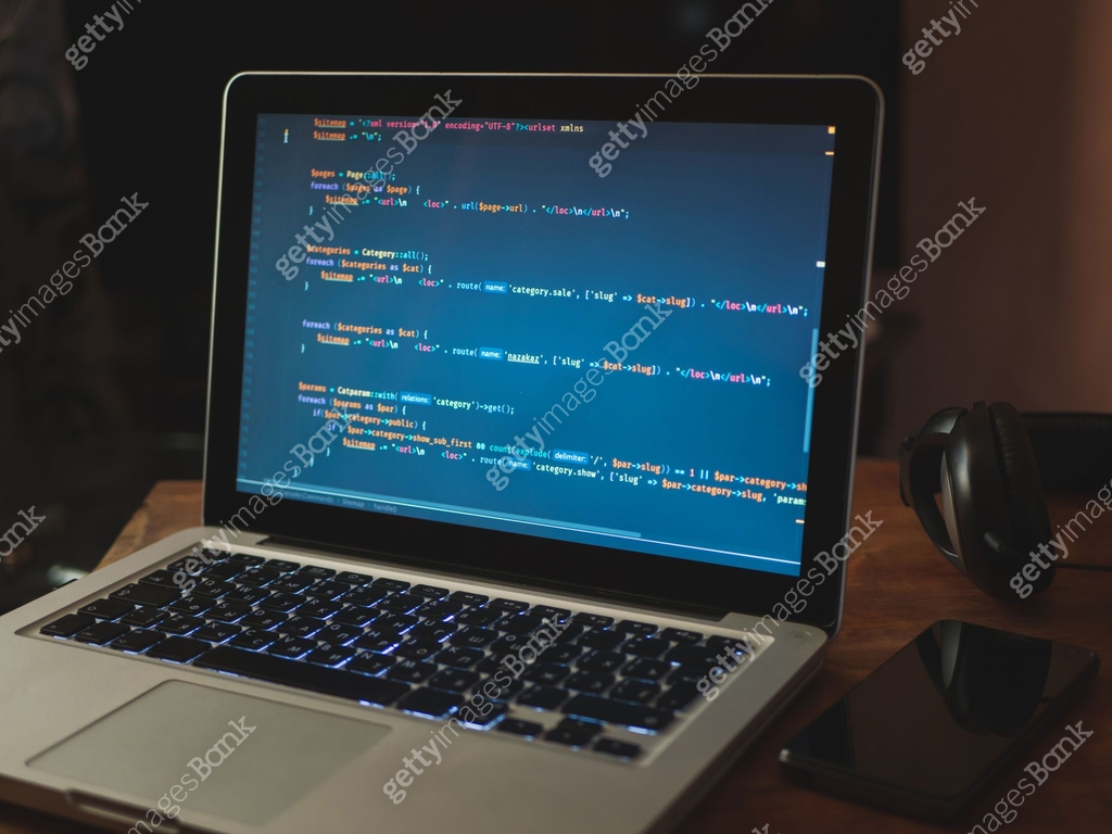 Computer code on laptop (web developing) 이미지 (1006508418) - 게티이미지뱅크