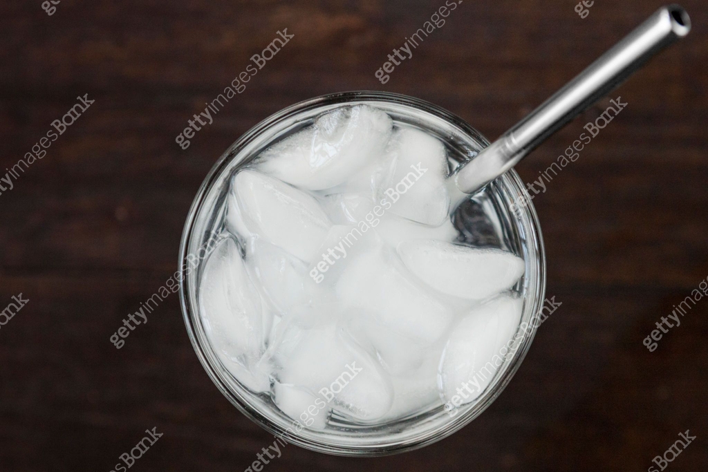 Reusable Metal Drinking Straw in Glass of Ice Water 이미지 (1030591146 ...