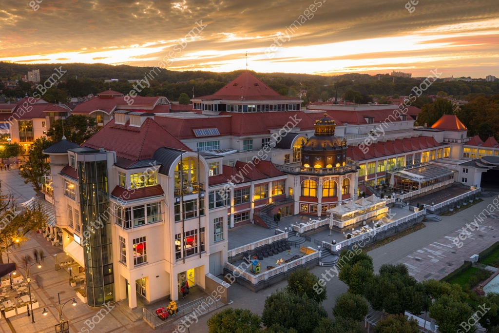 Idyllic scenery of the square in Sopot city at sunset 이미지 (1096865032 ...