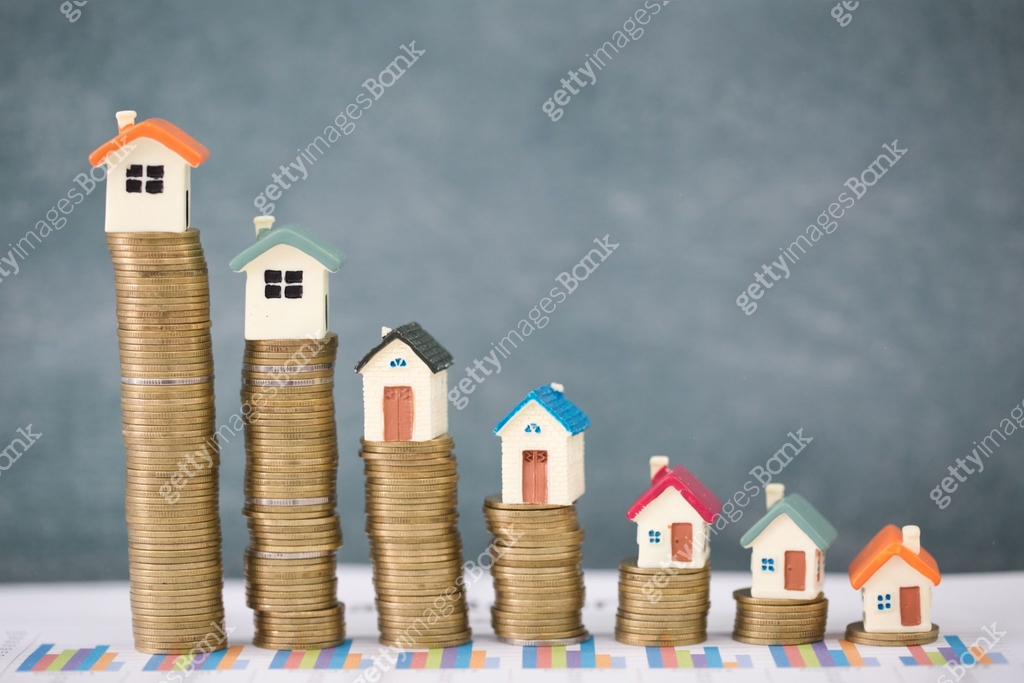 Mini house on stack of coins,Money and house, Mortgage concept, Real ...