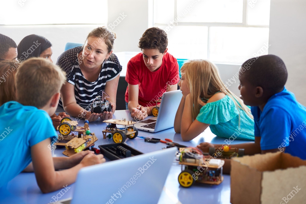 Coding Class Building Students In After School Computer Coding Class Building And Learning To ...