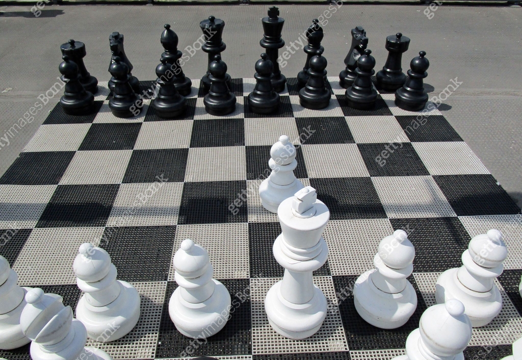 Giant open air chess set 이미지 (1149771453) - 게티이미지뱅크