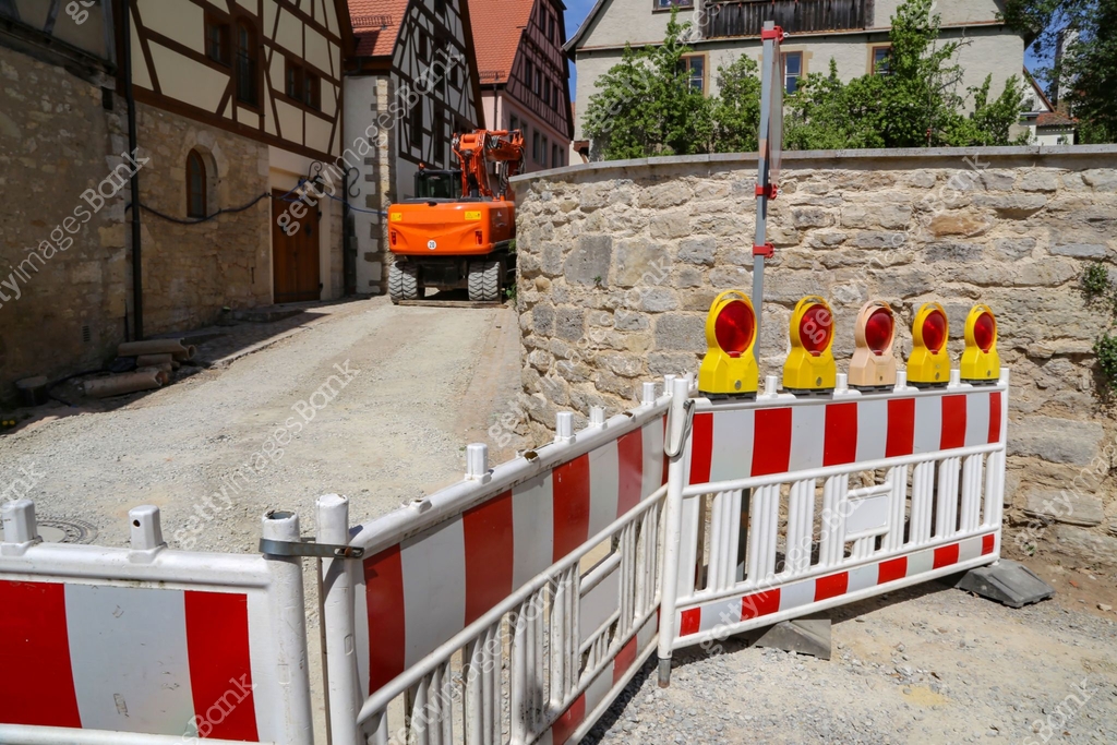 Signposted Signposted work on the street of repair work 이미지 (1148283843) - 게티이미지뱅크