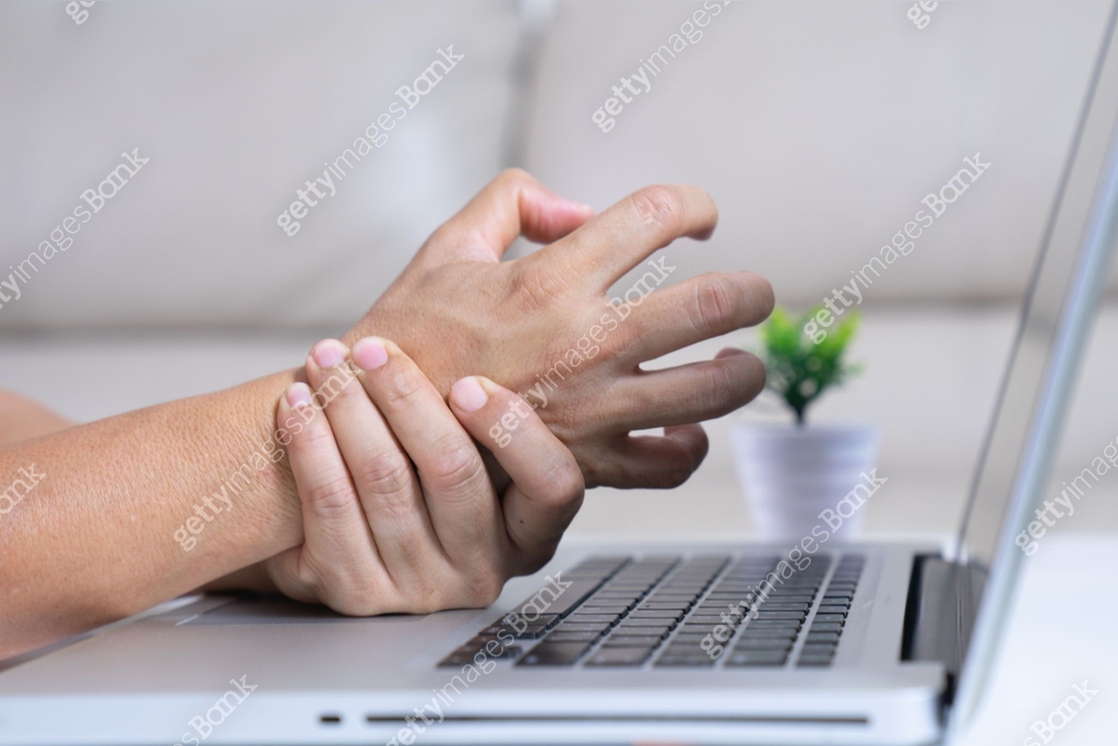 Business woman holding her wrist pain from using computer.,Hand pain ...