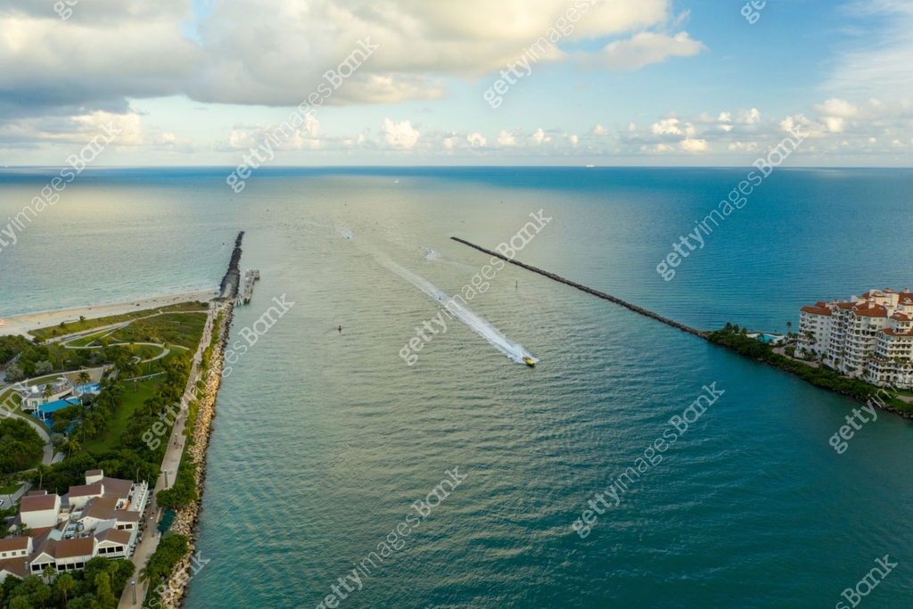 Aerial photo inlet between Miami Beach and Fisher Island 이미지 ...
