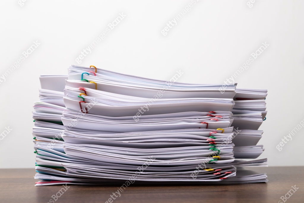 Stack of overload document paper. 이미지 (1184718209) - 게티이미지뱅크