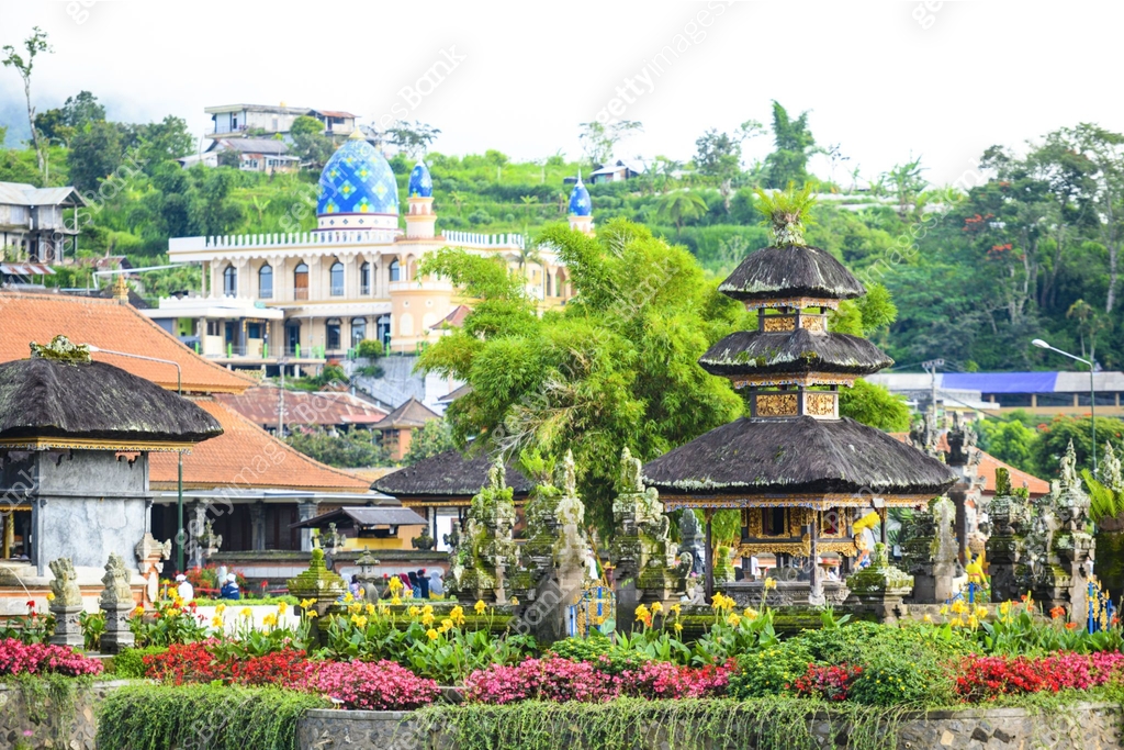 Close-up view of the Pura Ulun Danu Beratan, or Pura Bratan. 이미지 ...