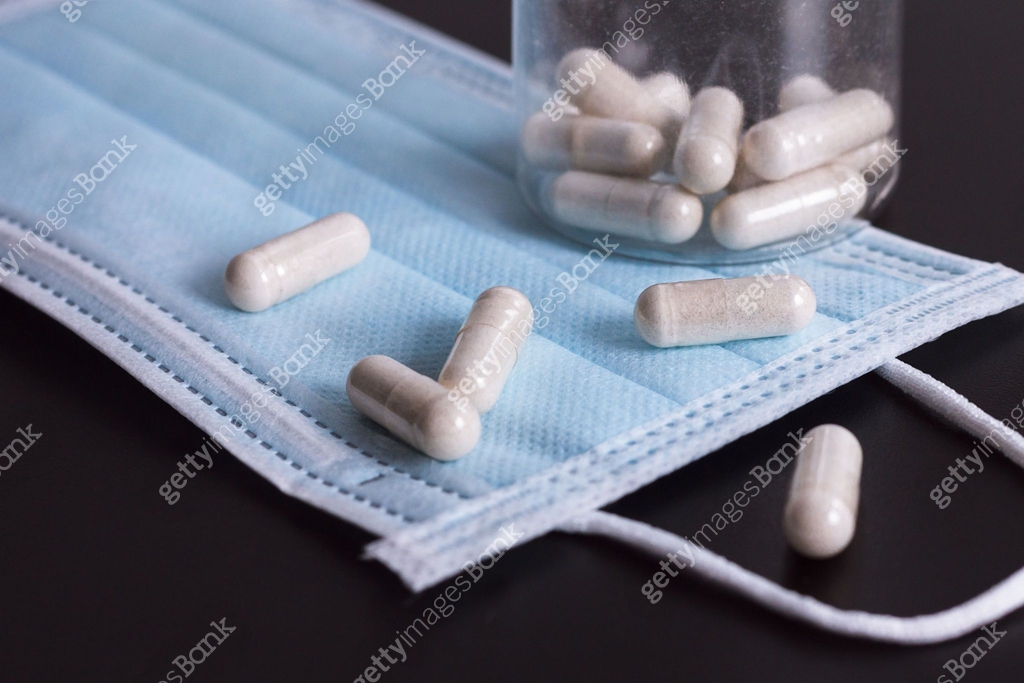 Mask Tablet Surgical mask with tablets and container 이미지 (1211983903) - 게티이미지뱅크