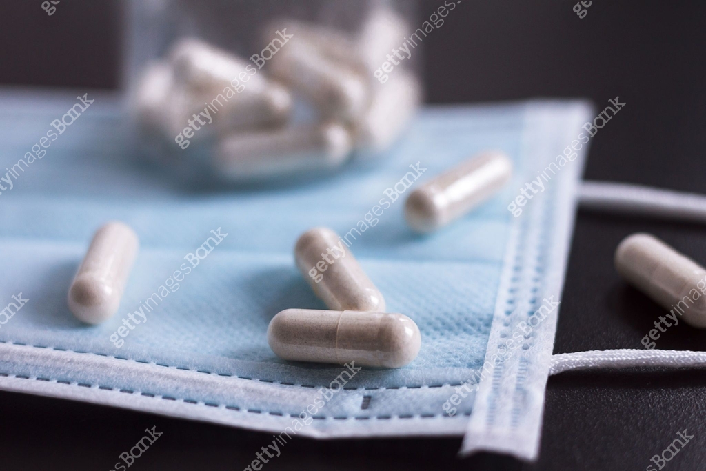Mask Tablet Surgical mask with tablets and container 이미지 (1211799949) - 게티이미지뱅크