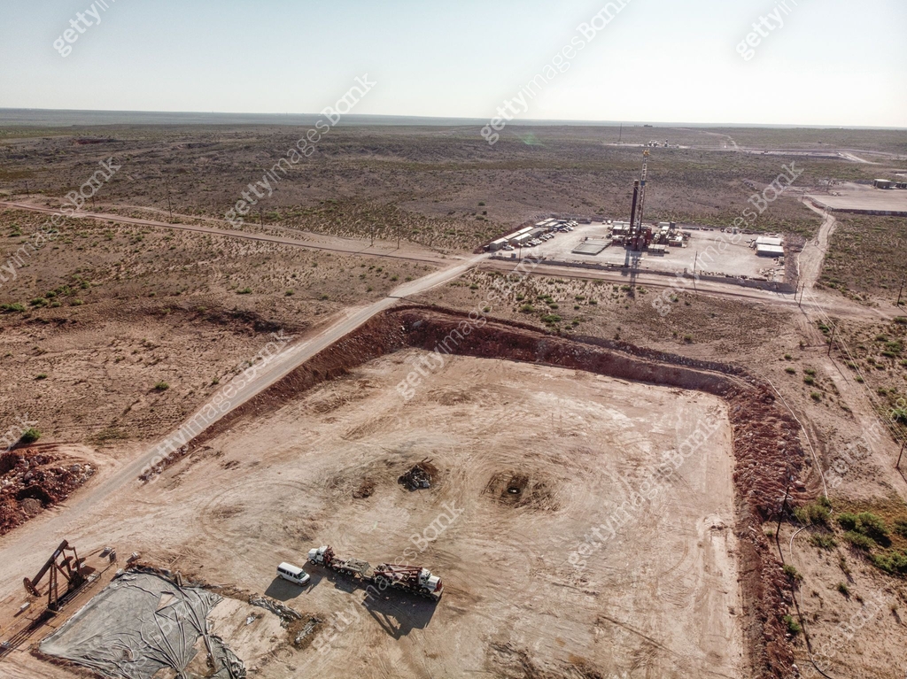 Aerial View Of An Oil Platform, Fracking, Drill Rig, In West Texas 이미지 ...