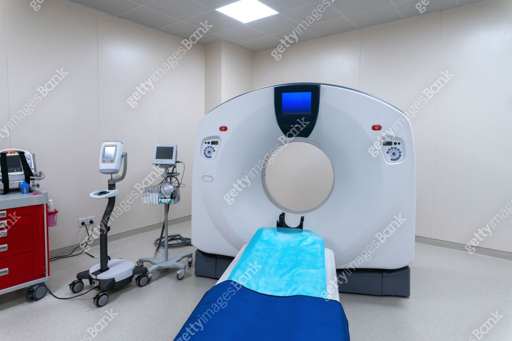MRI scan device in modern hospital 이미지 (1255117880) - 게티이미지뱅크
