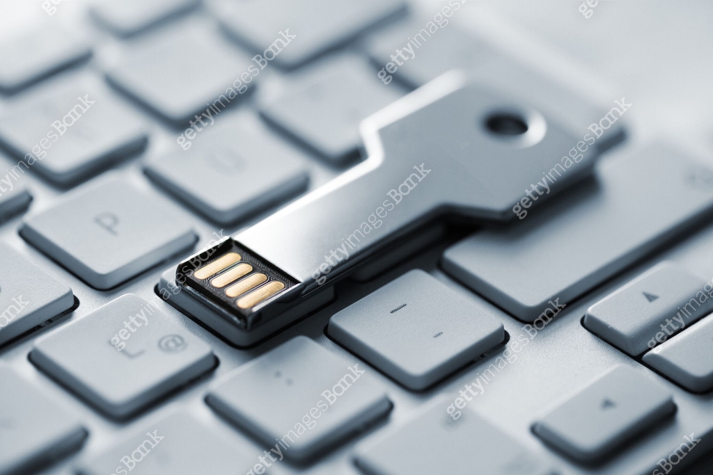 Portable usb key on a computer keyboard 이미지 (1299301205) - 게티이미지뱅크