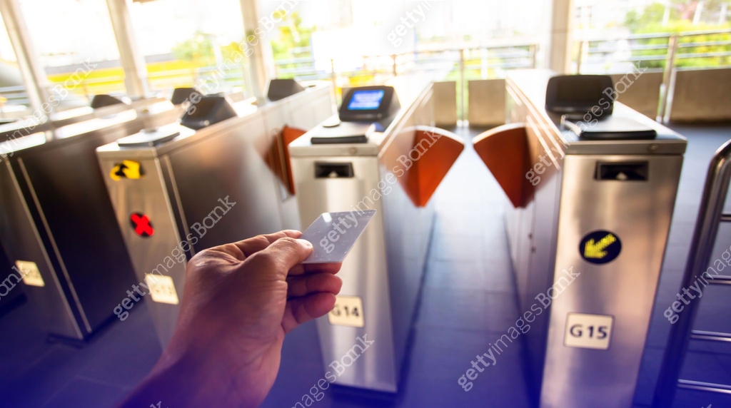 passenger using smart card to open automatic gate machine 이미지 ...