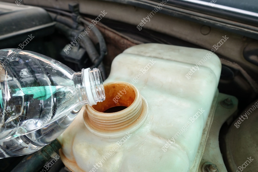 Add water to car radiator,Check water in Car radiator,Car maintenance ...