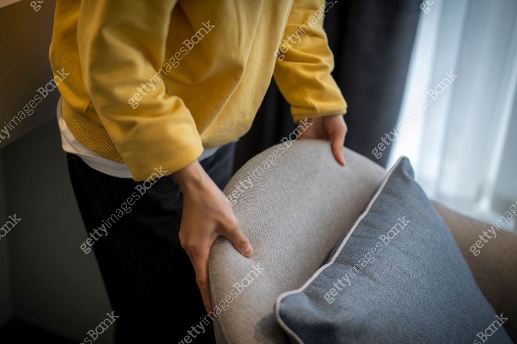 A female hand pulled back the chair 이미지 (1449018117) - 게티이미지뱅크