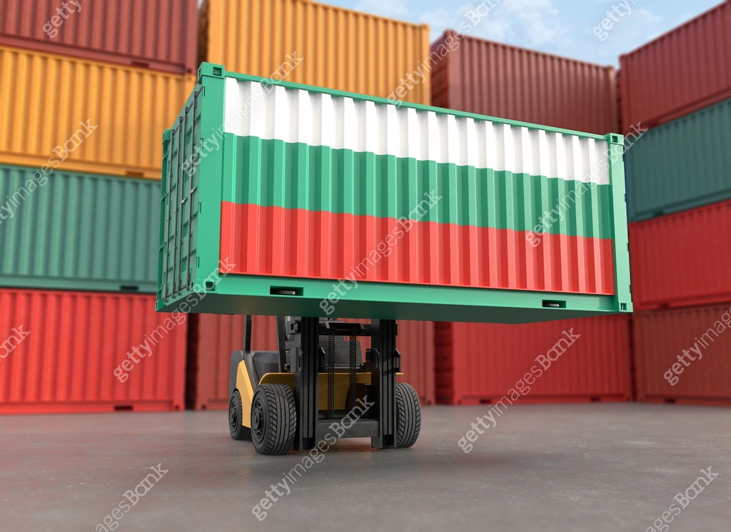 Forklift truck lifting container with Bulgaria flag, Clipping path. 이미지 ...