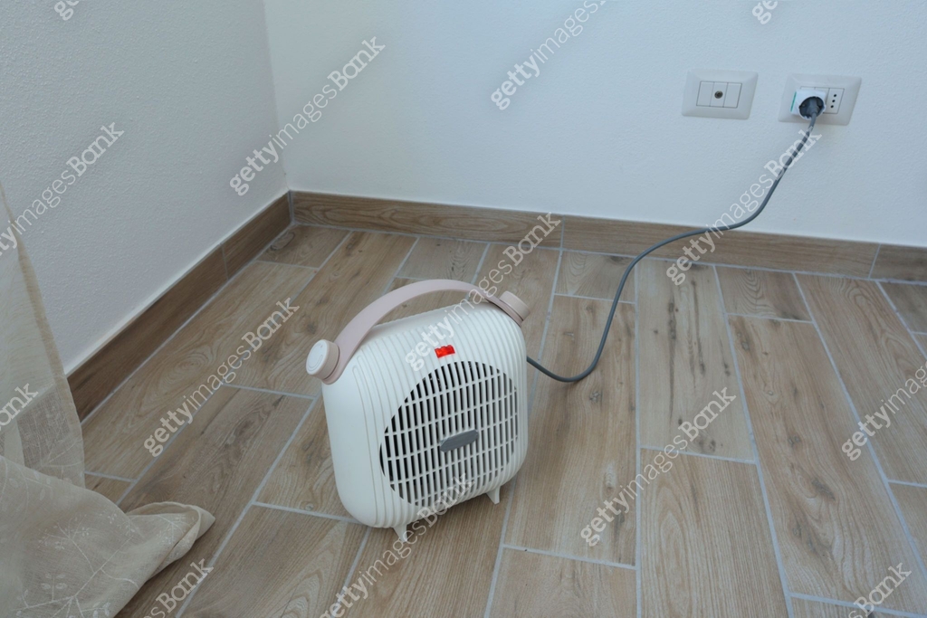 Air heater, plugged in fan on floor in room. Heating and seasons. 이미지 ...