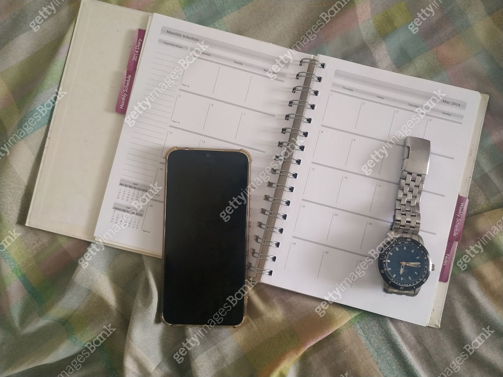 Watch Notebook Notebook and mobile phone, watch on the bed 이미지 (2185322342) - 게티이미지뱅크