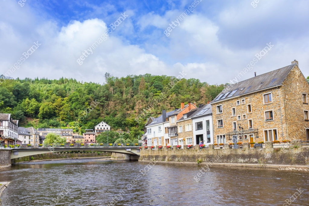 Historic houses at the bridge over the river in La Roche-en-Ardenne 이미지 ...
