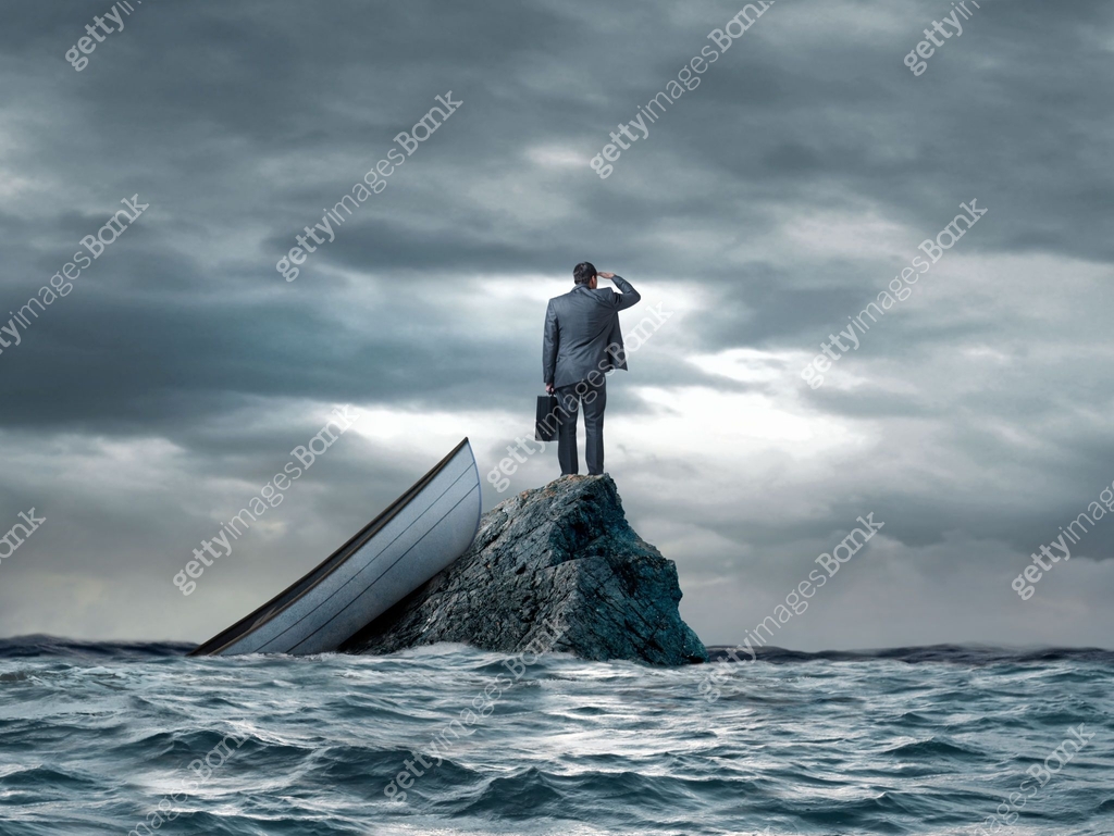 Man Stranded In On Small Rock In The Ocean 이미지 (2191192636) - 게티이미지뱅크
