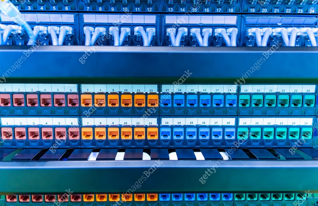 Server rack with colorful patch panel in data server room 이미지 ...