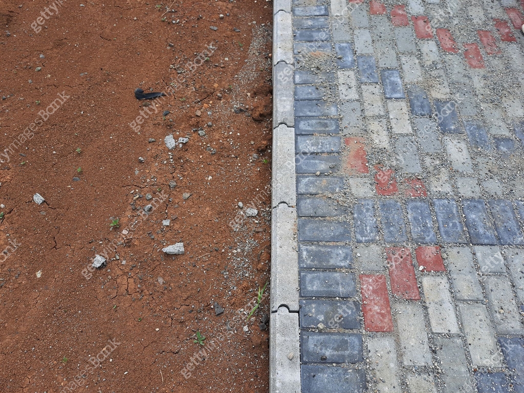 Geometric Brick Pathway in Construction Progress 이미지 (2195073539) - 게티이미지뱅크