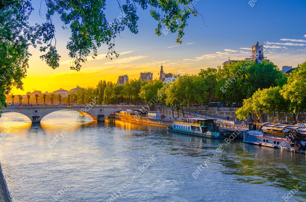 Paris cityscape of historic city center, Pont Louis-Philippe bridge ...