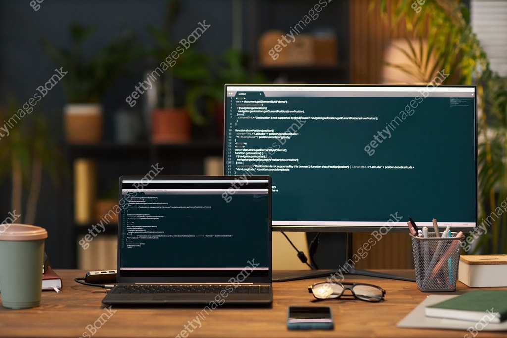 Security Codes On Computer Monitors In Office 이미지 (2205102806) - 게티이미지뱅크