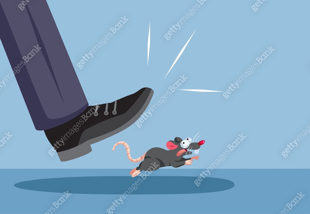 Funny Man Chasing a Scared Rat Vector Cartoon Illustration μ΄λ―Έμ§ ...