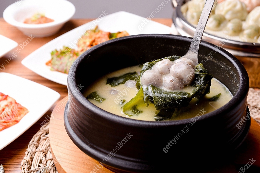 한식,새알미역국 이미지 (a11213936) - 게티이미지뱅크