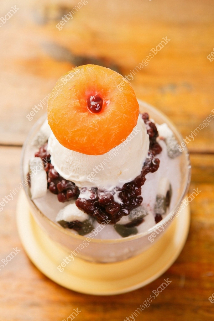 팥빙수,눈꽃빙수,아이스,디저트,과일 이미지 (a11225334) - 게티이미지뱅크