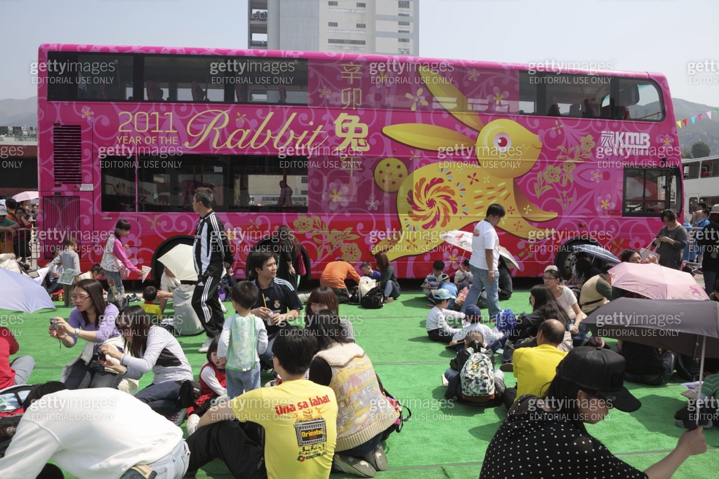 Bus with Year of Rabbit decoration 이미지 (458679061) - 게티이미지뱅크