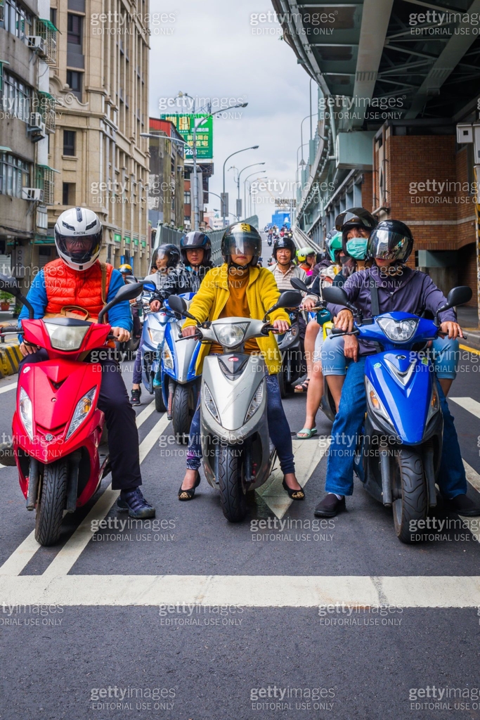 Taipei crowds moped motorbike scooter riders highway rush hour Taiwan ...