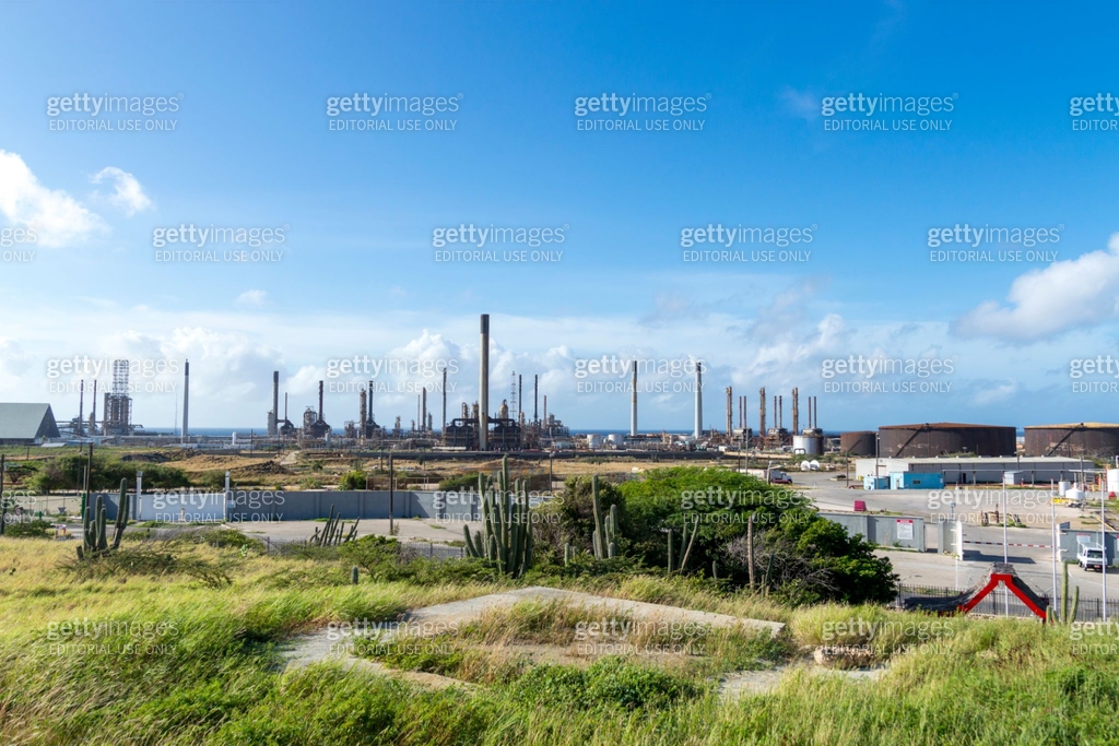 Oil Riggs Aruba Idle Citgo Oil Refinergy in San Nicolas in Aruba 이미지 (1196061532) - 게티이미지뱅크