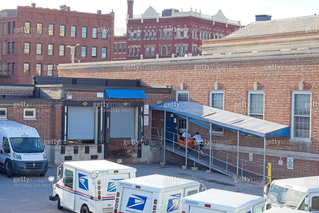 Haverhill United States Post Office loading area 이미지 (2188599400) - 게티이미지뱅크