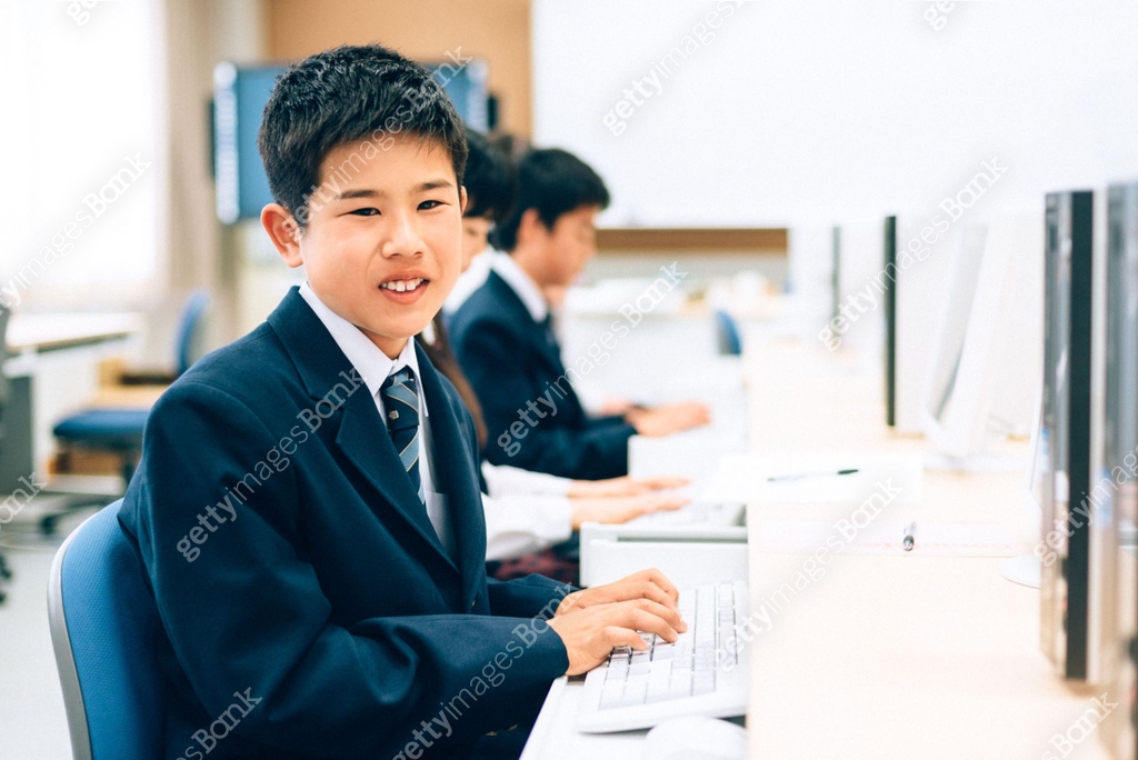 Japanese Using Computer Japanese Teenage Students in Computer Lab 이미지 (477827670) - 게티이미지뱅크