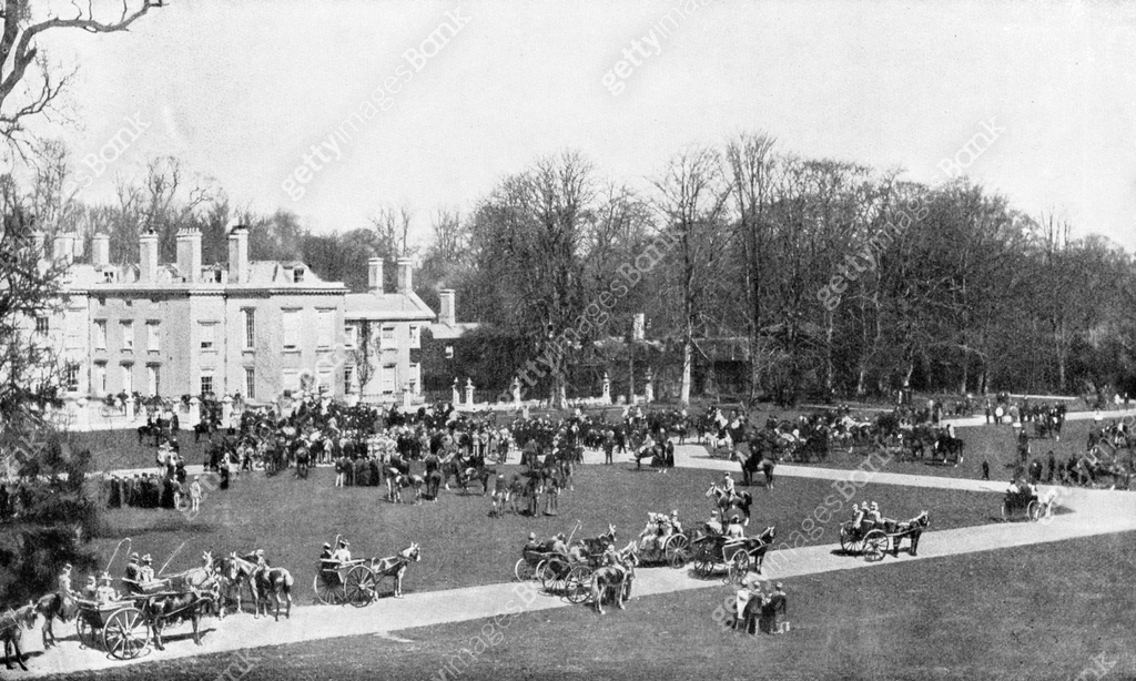 Pytchley Fox Hunting Meet with the Pytchley Hounds at Althorp in ...