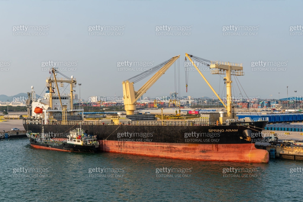 General Cargo ship Spring Aram docked at Laem Chabang Thailand. 이미지 ...